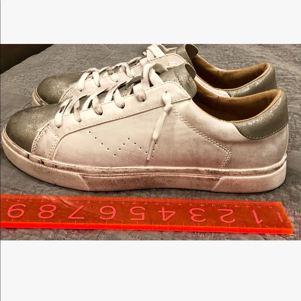 Who What Wear Gold Distressed Low Top Sneakers - Picture 2 of 8